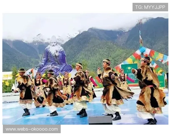 巴松措赛事篝火晚会,选手与村民跳工布舞蹈建立温暖连接 巴松措赛事篝火晚会,选手与村民跳工布舞蹈建立温暖连接