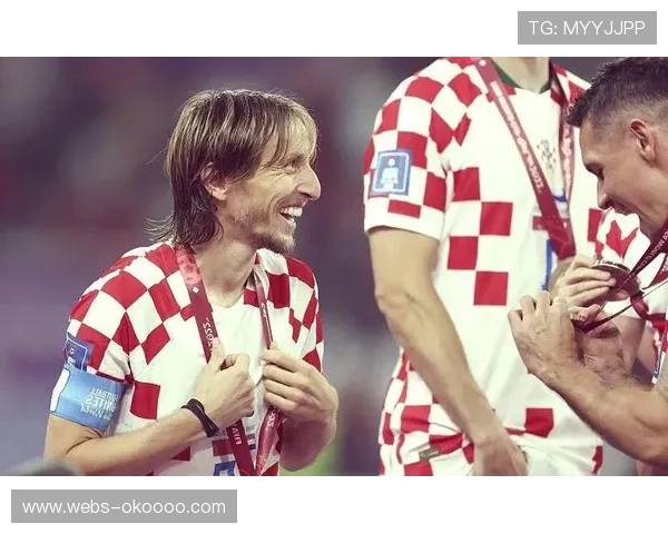 克罗地亚老将莫德里奇世界杯落幕战跪地掩面,37岁传奇谢幕 克罗地亚老将莫德里奇世界杯落幕战跪地掩面,37岁传奇谢幕